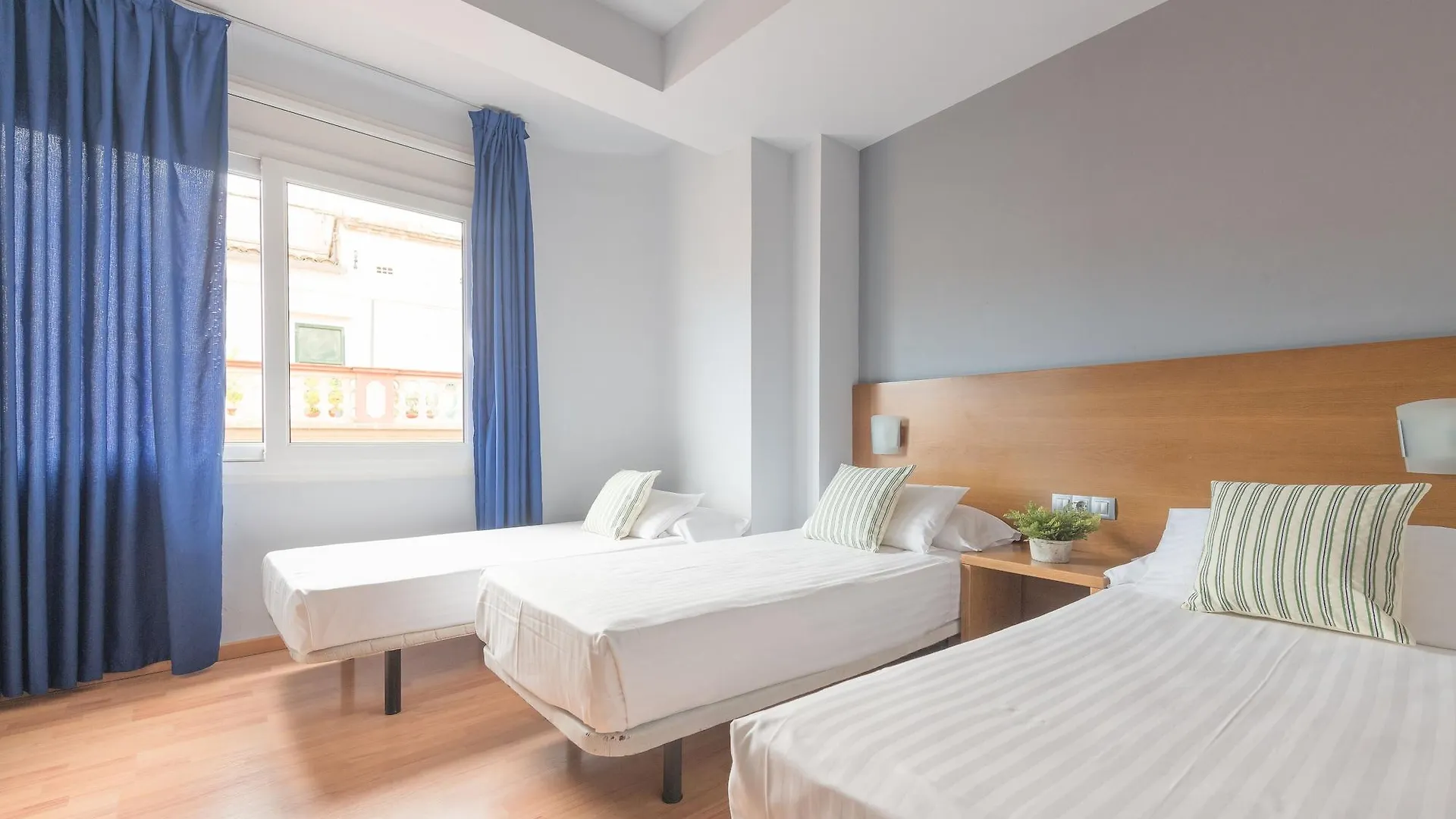 Bypillow Erba Girona 2*,  Španělsko
