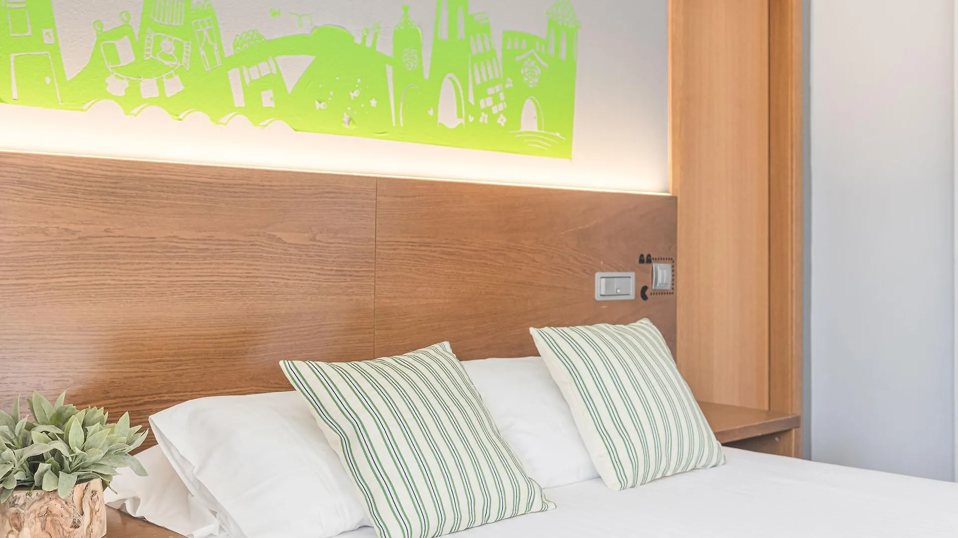 ** Hotel Bypillow Erba Girona Španělsko
