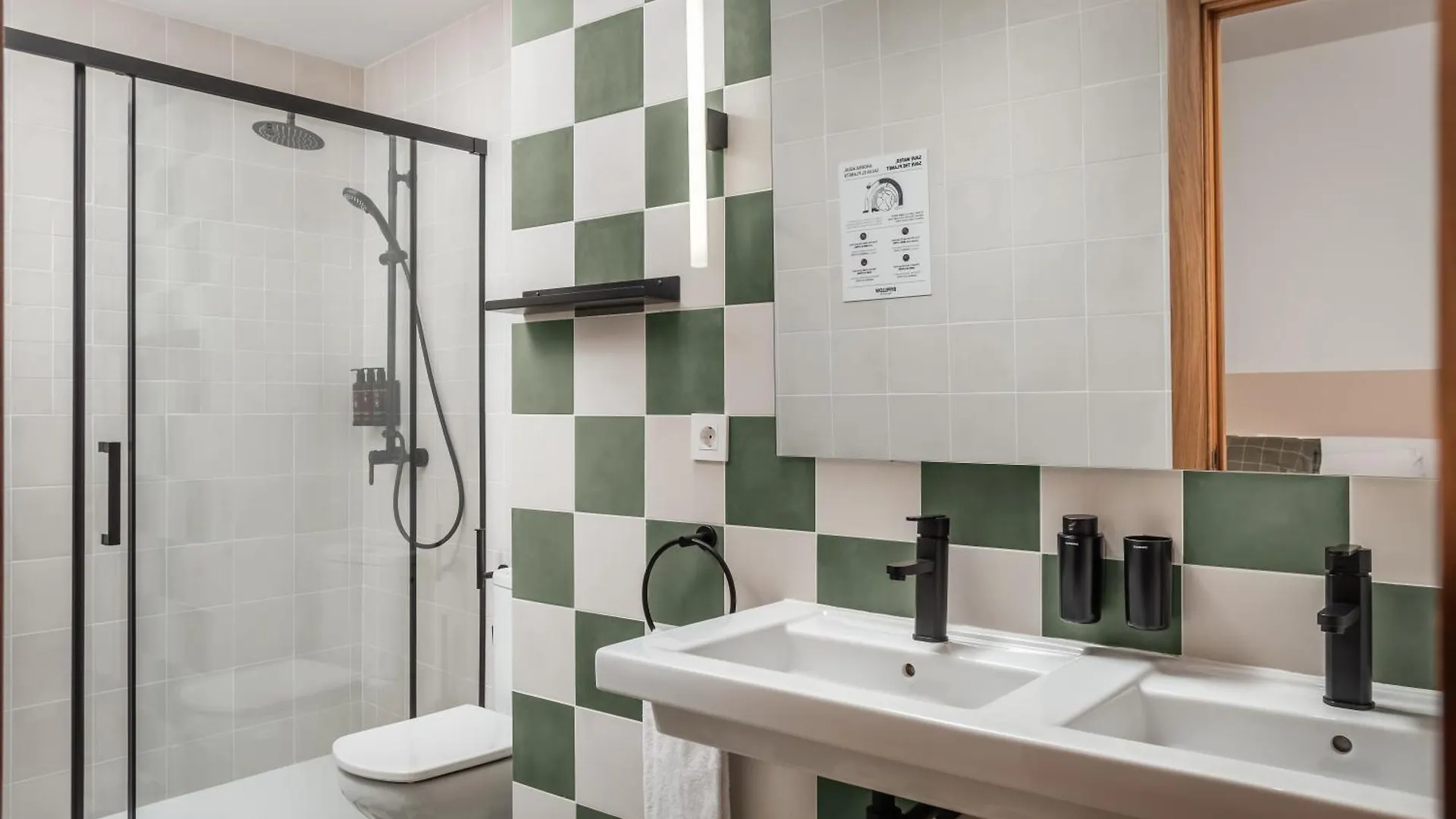 ** Hotel Bypillow Erba Girona Španělsko