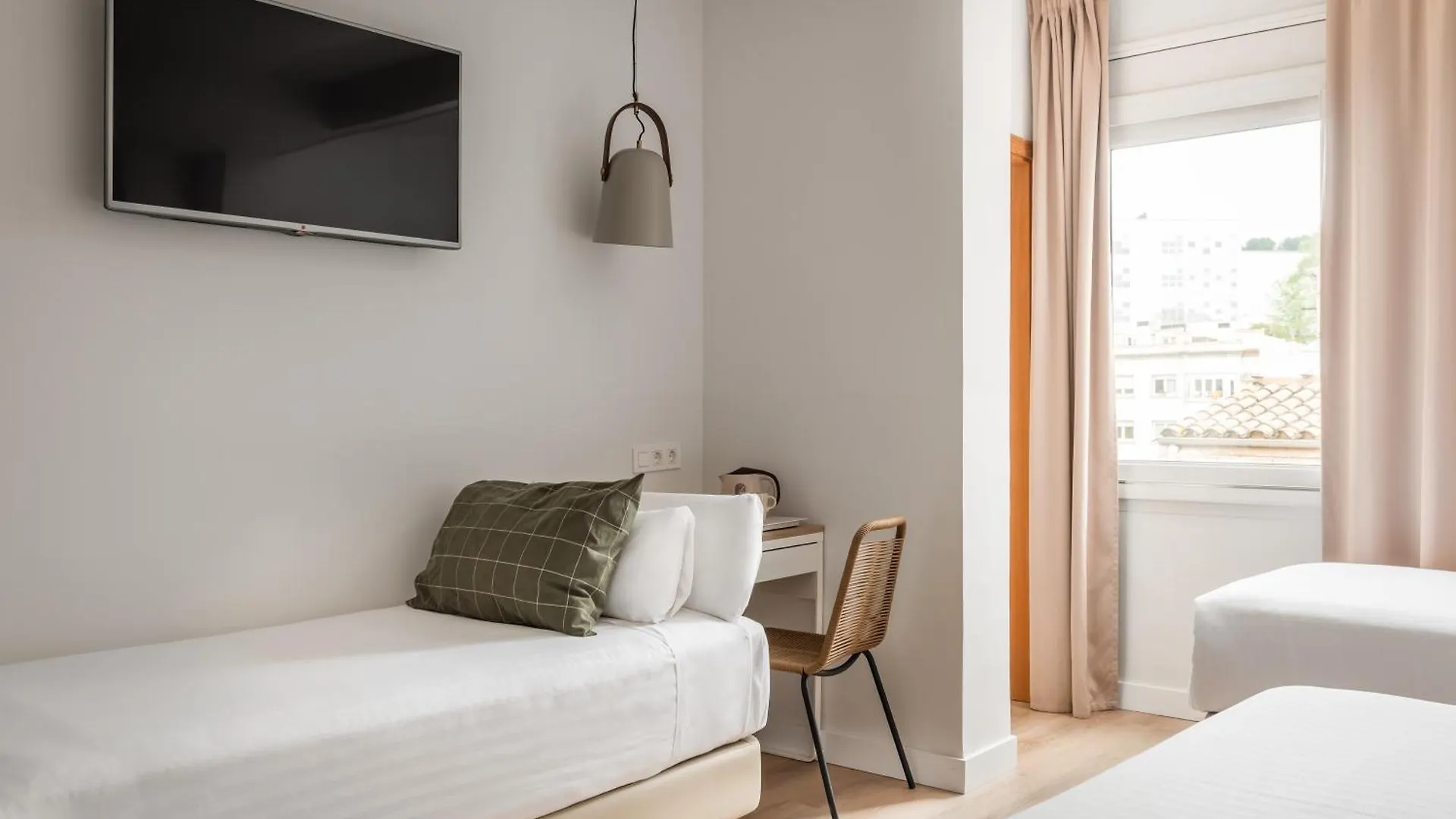 Hotel Bypillow Erba Girona