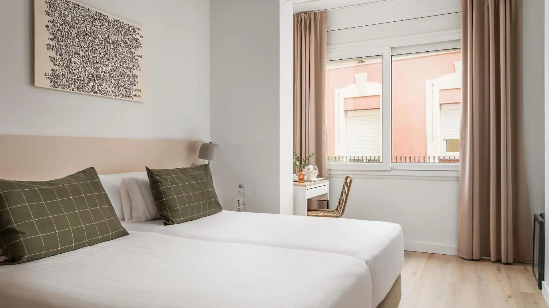 ** Hotel Bypillow Erba Girona Španělsko